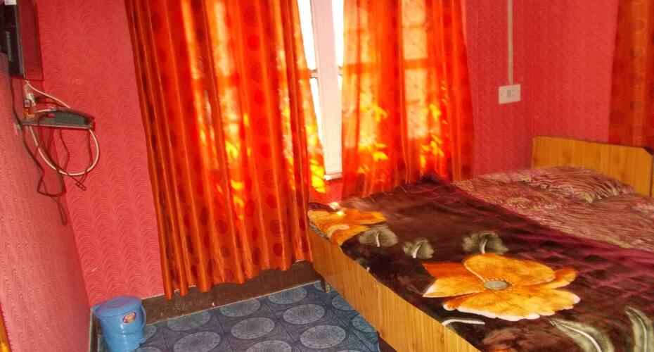 Czara Houseboat, Srinagar 2